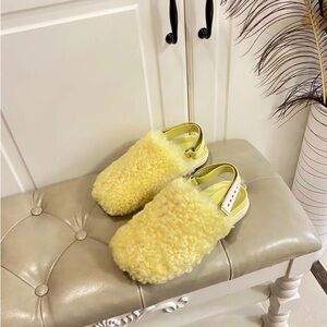NWT Marni yellow faux fur slippers size 7.5